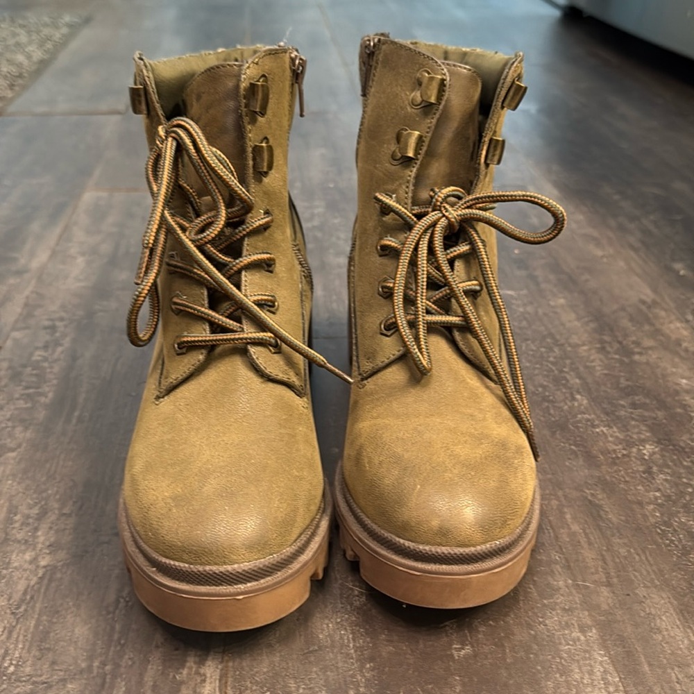 Universal Thread Olive Lace-Up Ankle Boots